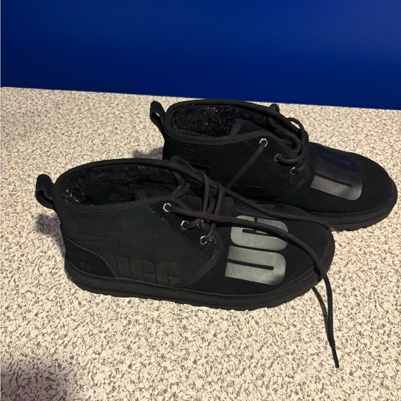 Men’s Ugg Black Boots - Picture 1 of 4